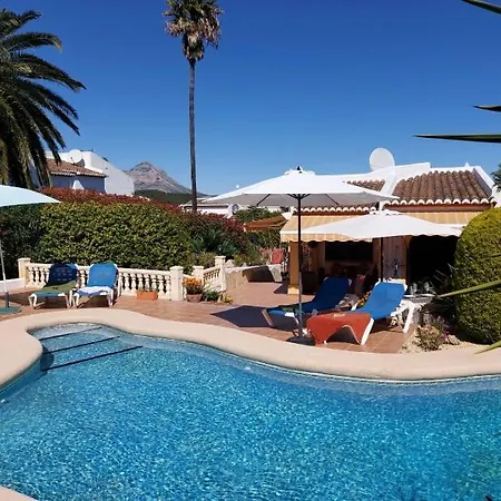 Cassandra - Beautiful Private With Heated Pool Included