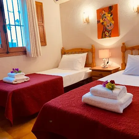 Cassandra - Beautiful Private With Heated Pool Included Villa