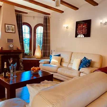 Cassandra - Beautiful Private With Heated Pool Included *